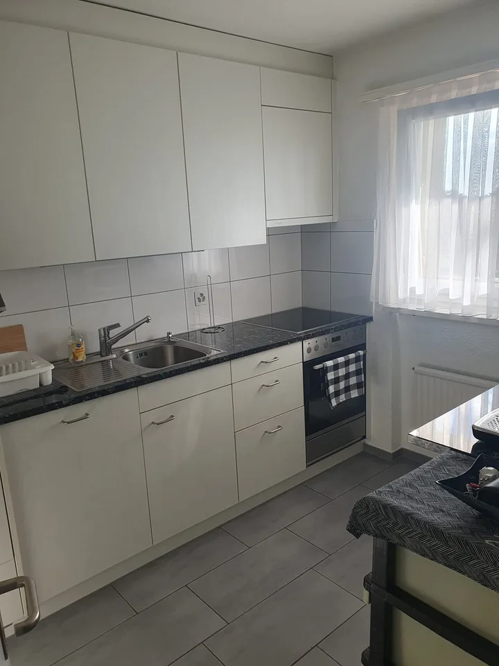 Im obersten Stock mit Lift und Balkon