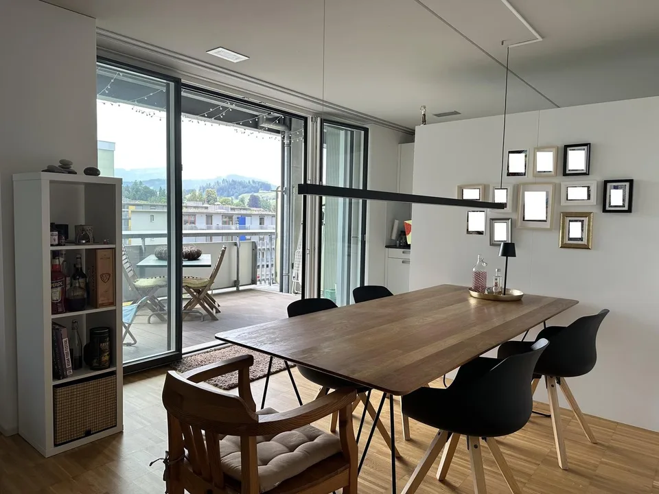 Moderne Minergie-Attikawohnung am Stadtrand von St. Gallen per Mitte August zu vermieten.