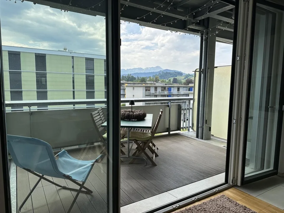 Moderne Minergie-Attikawohnung am Stadtrand von St. Gallen per Mitte August zu vermieten.