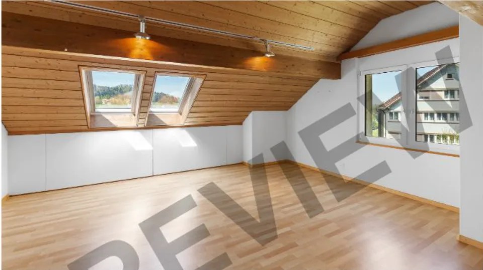 Maison de famille spacieuse de 6,5 pièces avec cheminée, jardin et accès direct au garage à Herisau