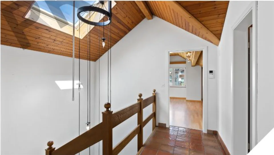 Maison de famille spacieuse de 6,5 pièces avec cheminée, jardin et accès direct au garage à Herisau