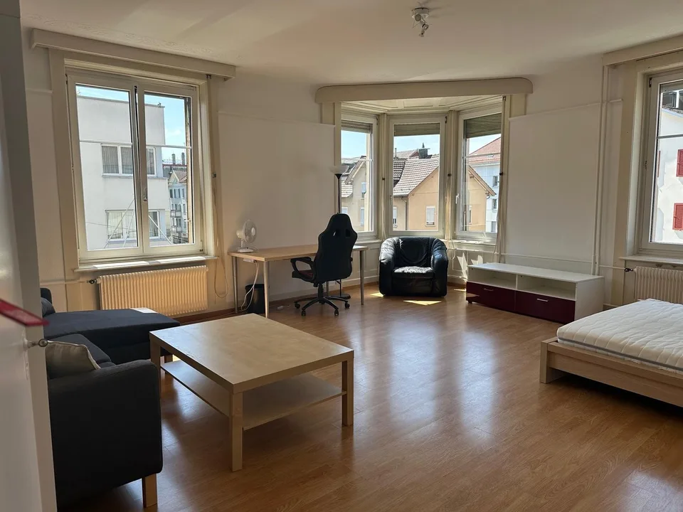 Dein möbliertes WG-Zimmer nahe FH & Uni – einfach einziehen & wohlfühlen