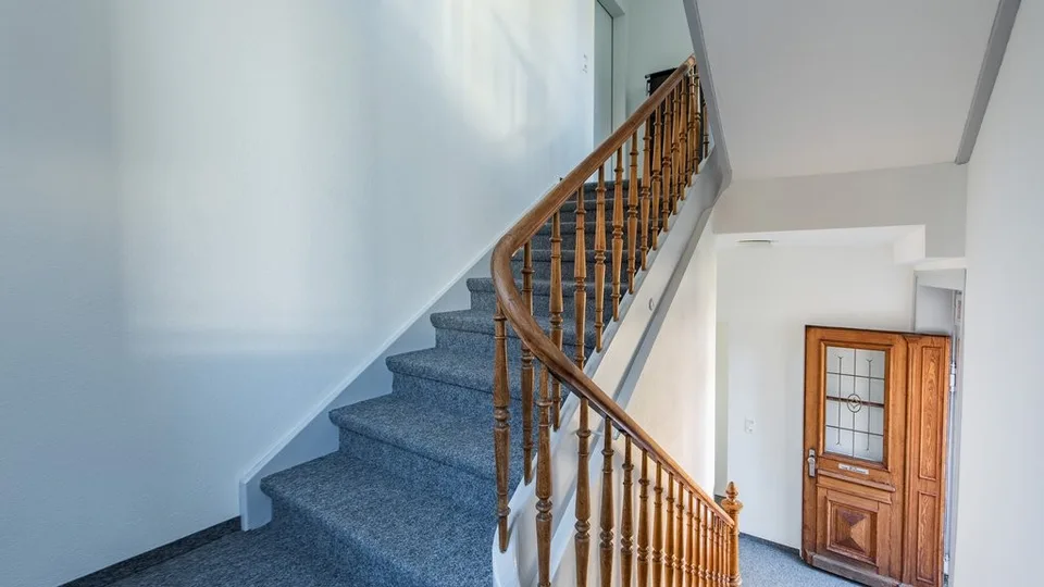 GEWERBERAUM IN CHARMANTEM WOHNHAUS ZU VERMIETEN