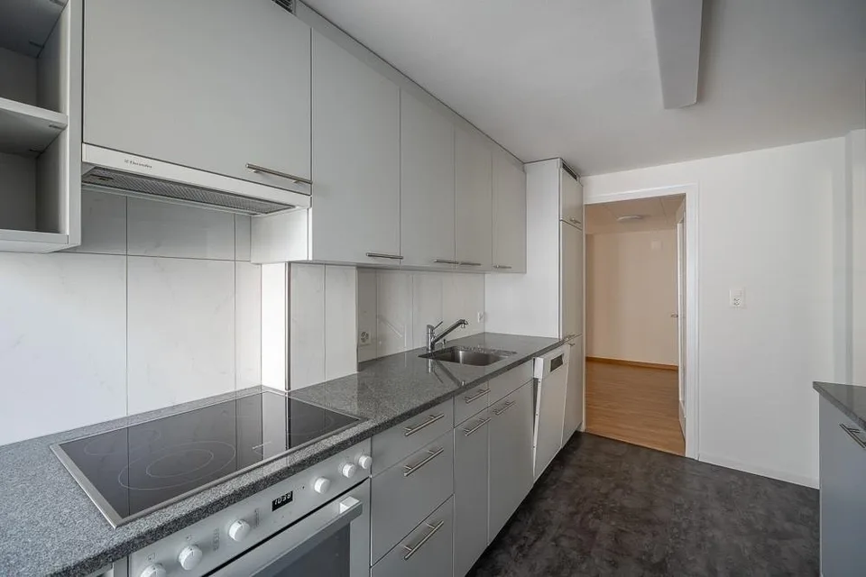 Teilsanierte 3.5-Zi. Wohnung 2. OG