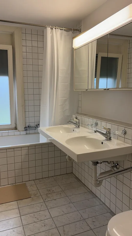 Helles möbliertes Zimmer in 4-er WG im Herzen von St. Gallen - inkl. Nebenkosten