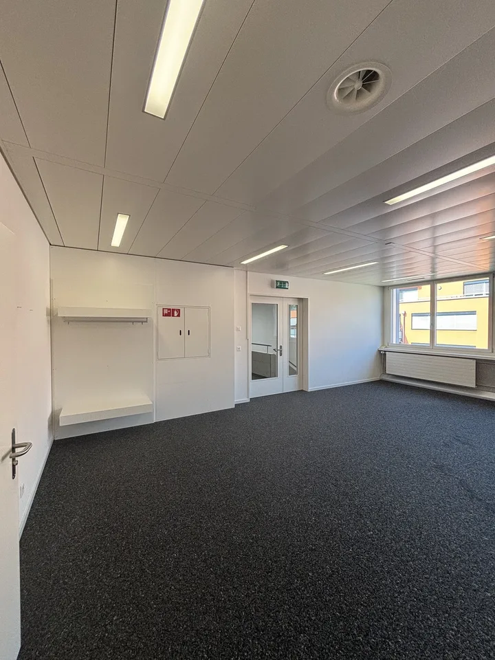 Moderne Bürofläche mit Top-Anbindung – 384.2 m² im Minergie®-Standard – foto 23 di 24