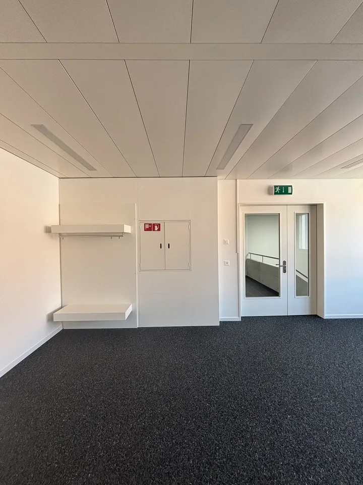 Moderne Bürofläche mit Top-Anbindung – 384.2 m² im Minergie®-Standard – foto 18 di 24