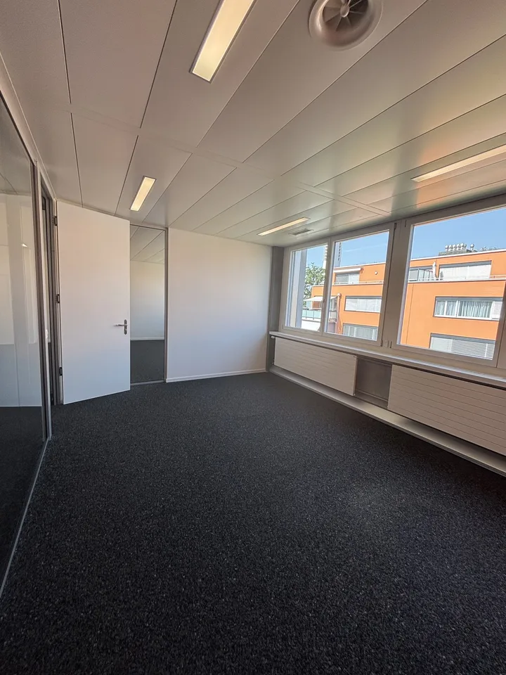 Moderne Bürofläche mit Top-Anbindung – 384.2 m² im Minergie®-Standard – foto 11 di 24