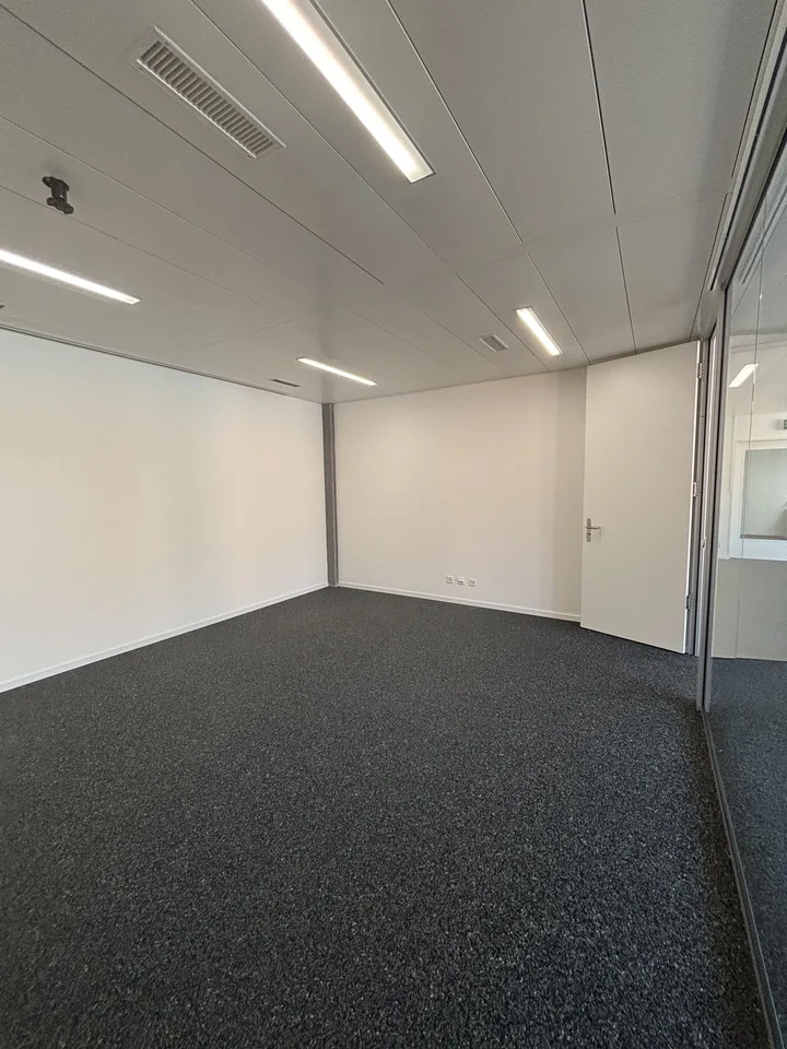 Moderne Bürofläche mit Top-Anbindung – 384.2 m² im Minergie®-Standard – foto 16 di 24