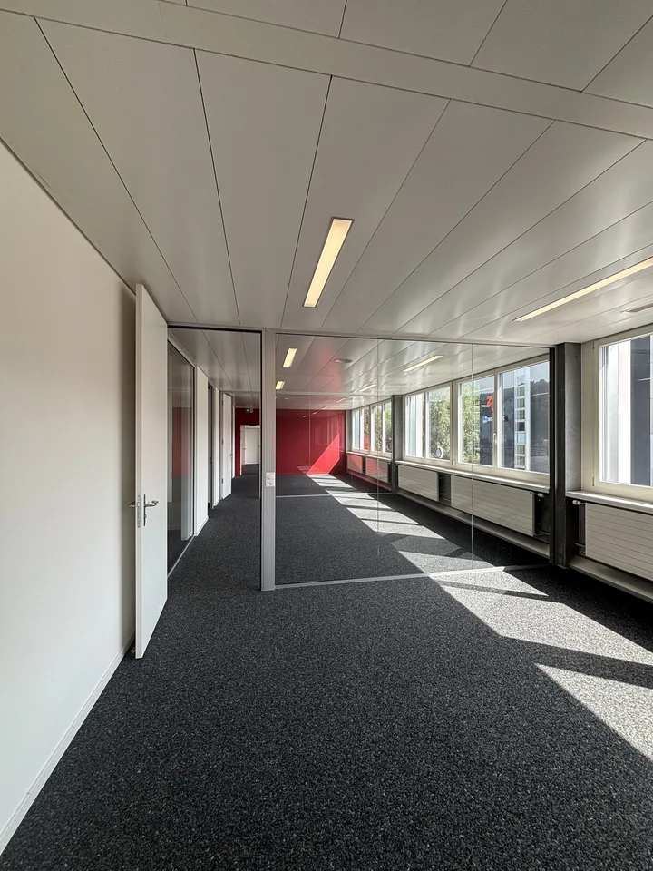 Moderne Bürofläche mit Top-Anbindung – 384.2 m² im Minergie®-Standard – foto 14 di 24