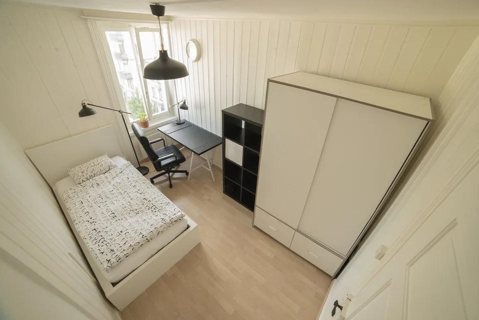4-bedroom apartment for takeover.