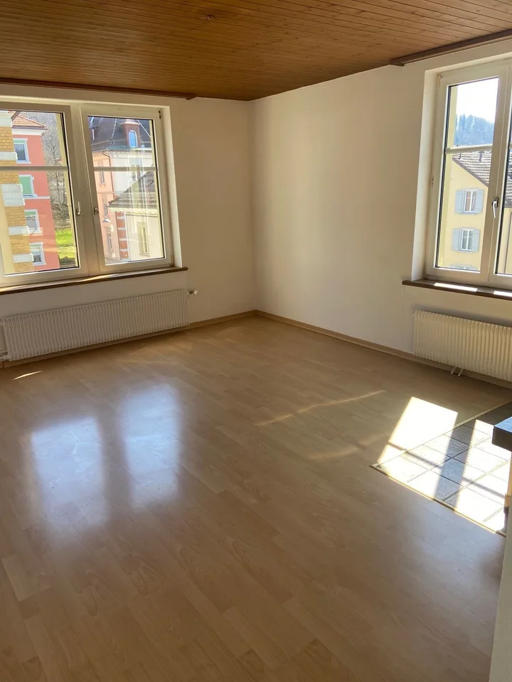 Grosszügige 4-Zimmer-Wohnung im 3. Obergeschoss zu vermieten – photo 11 sur 13