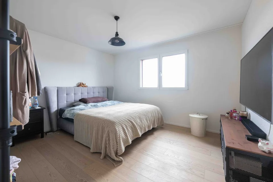 Helles WG-Zimmer in traumhafter Attikawohnung mit Whirlpool, Billiardtisch & Homekino