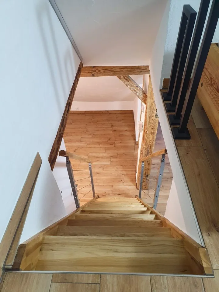 2 étages, chambre meublée, tout compris, PAS de bénéficiaires de l'aide sociale !