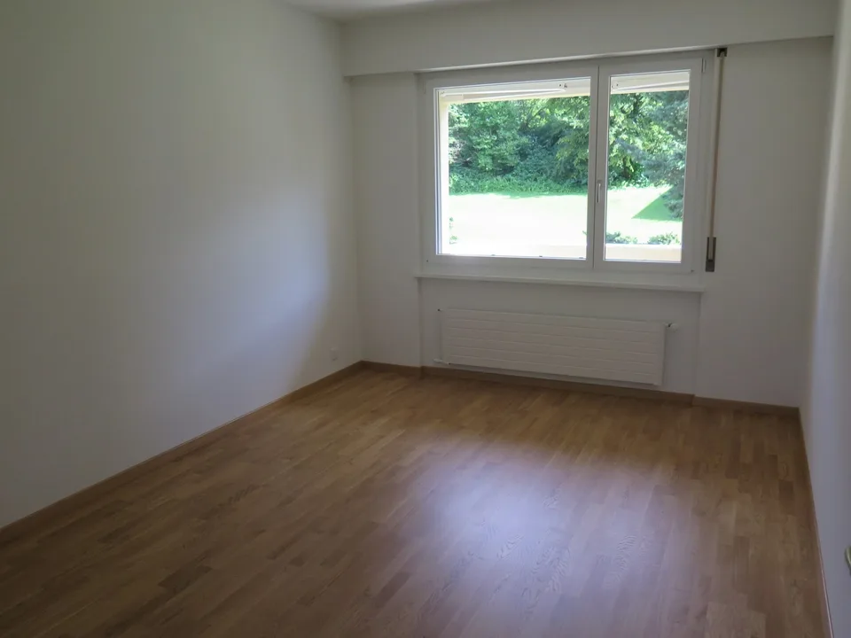 Steuergünstig, unbefr. -- moderne, helle 2.5 Zi-Whg / low-tax, unlim. -- modern, sunny 2.5 rm apt