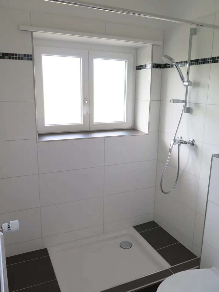 Steuergünstig, unbefr. -- moderne, helle 2.5 Zi-Whg / low-tax, unlim. -- modern, sunny 2.5 rm apt