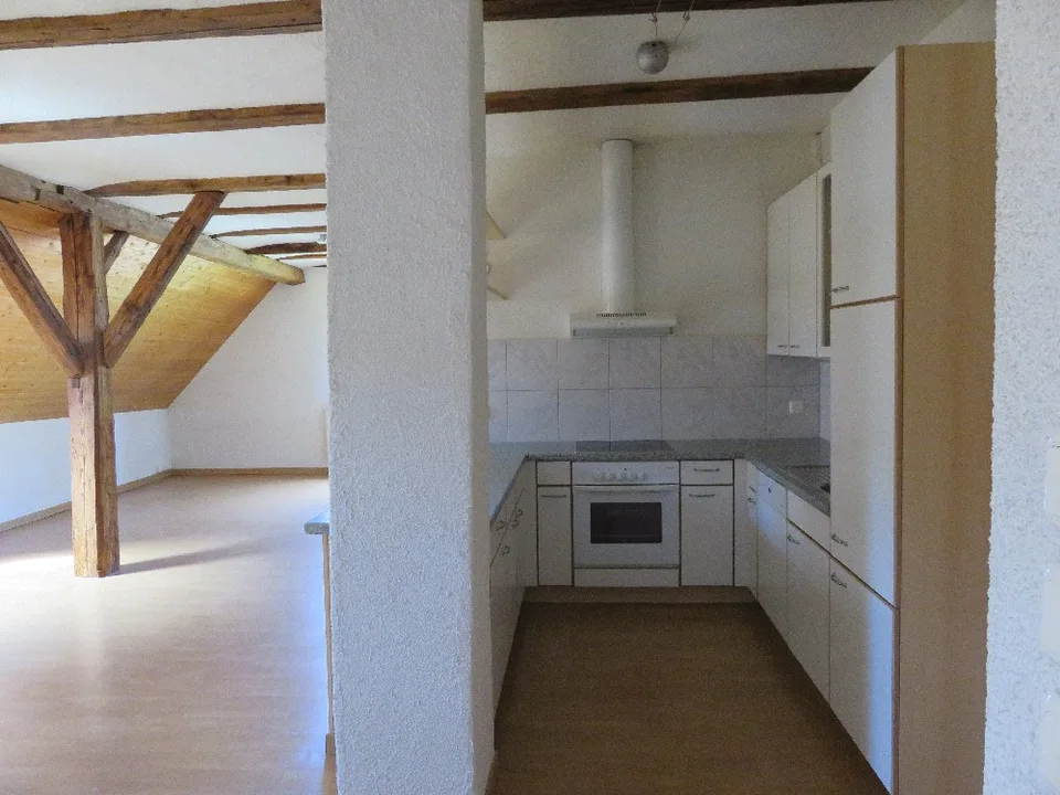 2.5-Zimmer-Dachwohnung mit Fachwerkcharme, Garten und Parkplatz