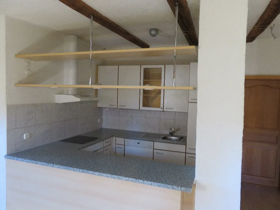 2.5-Zimmer-Dachwohnung mit Fachwerkcharme, Garten und Parkplatz