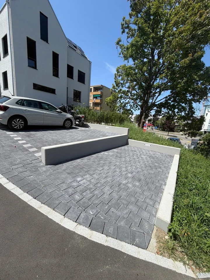 Parkplatz am Bahnhof Kloten / Untermiete