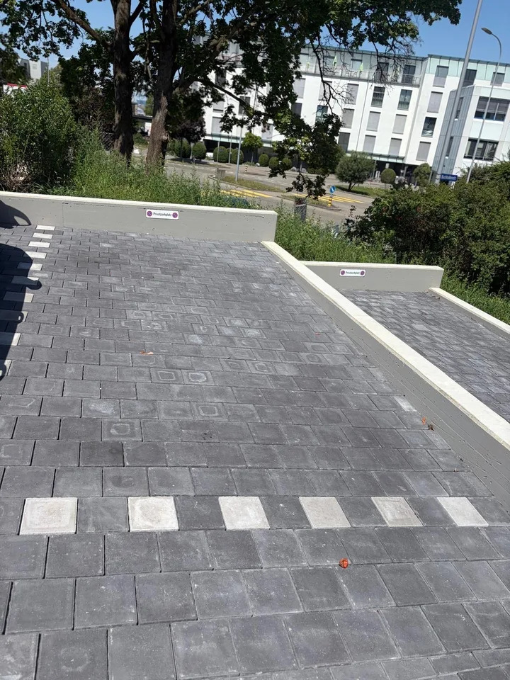 Parkplatz am Bahnhof Kloten / Untermiete