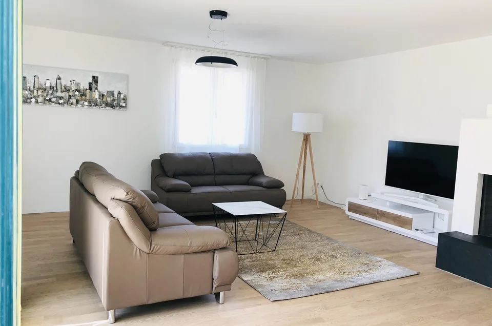 MydiHei Co-living: Furnished Room in an "All Girls" Flatshare