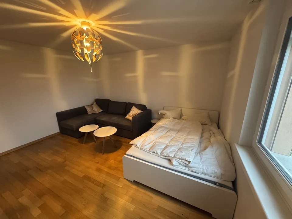 Möbliertes Zimmer plus eigenes Badezimmer