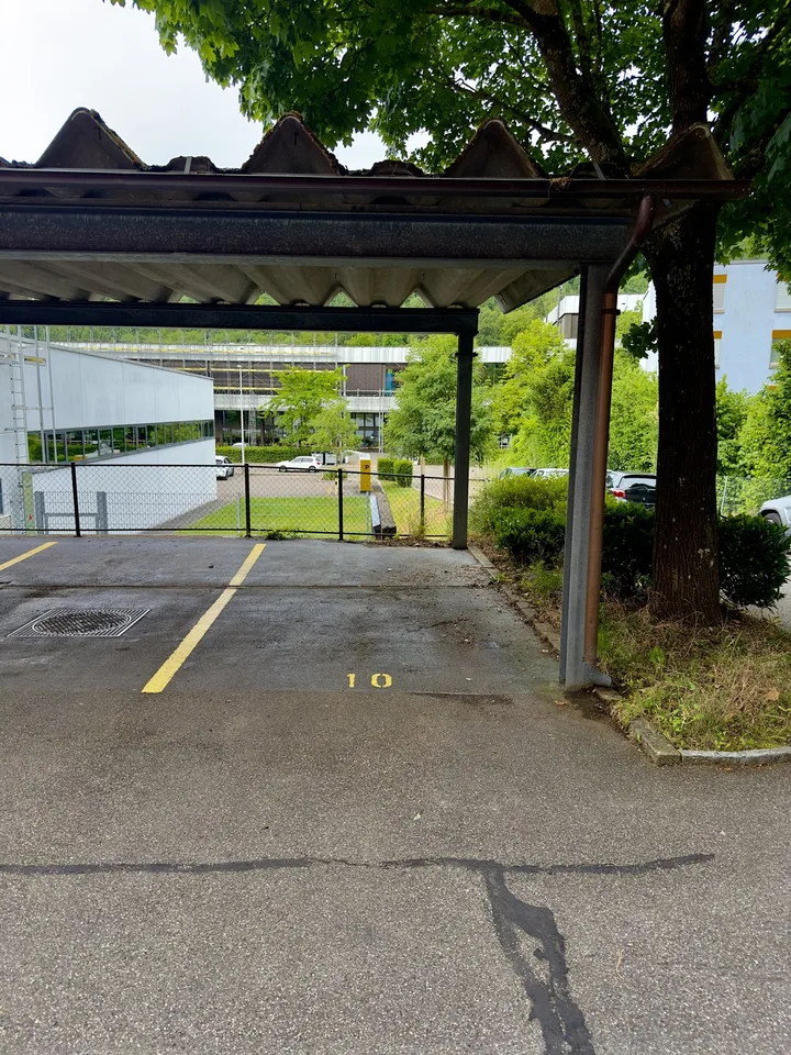 Überdachter Parkplatz Carport