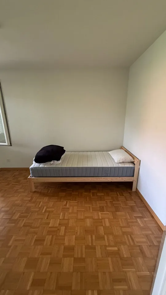 Room in shared apartment in Kloten