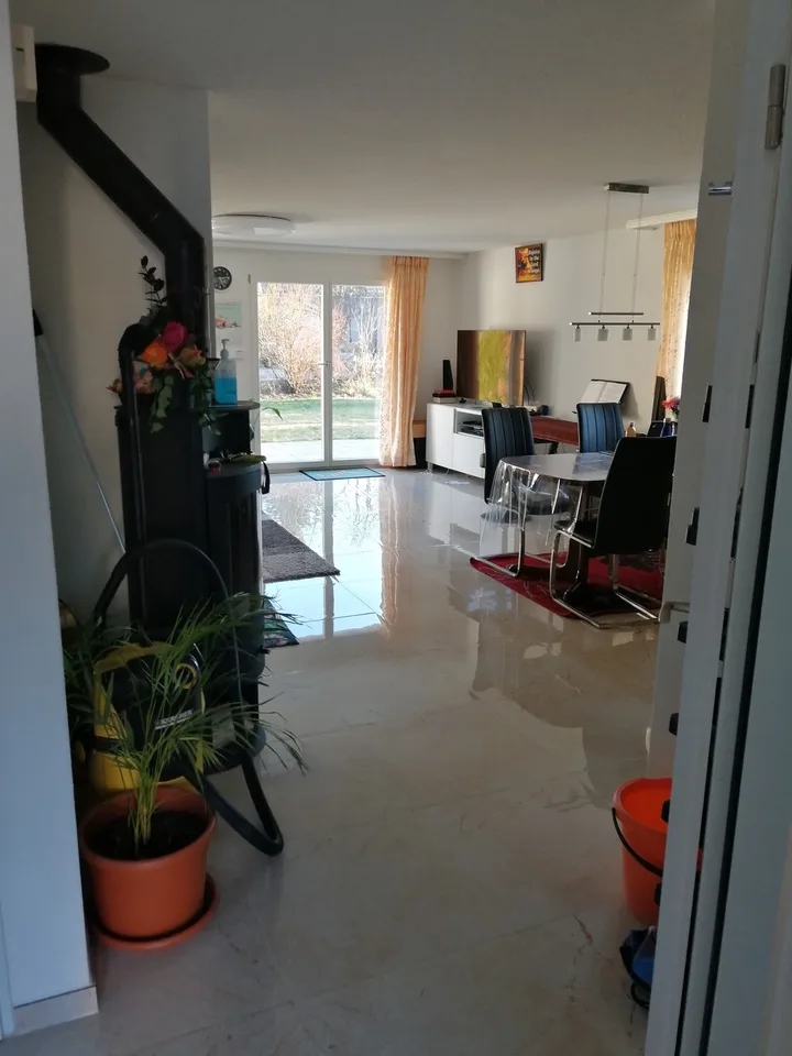 5.5-Zimmer-Einfamilienhaus mit Garten und Doppelgarage zu vermieten