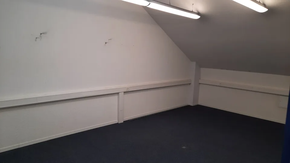 Grosszügiges, helles Büro mit 5–6 Parkplätzen in Winterthur