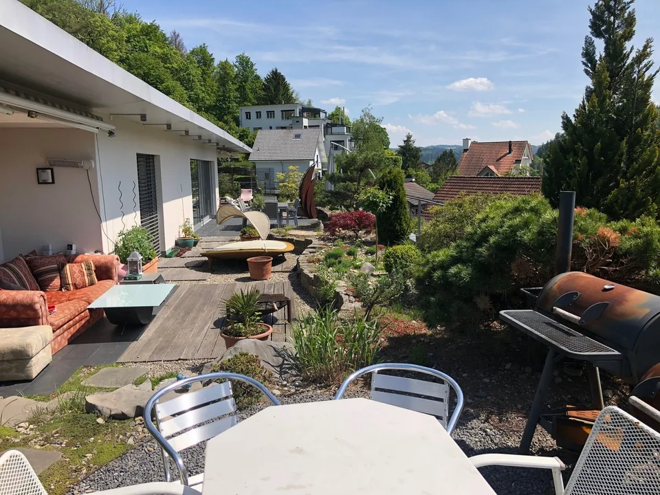 Möblierte 2.5-Zi.-Wohnung (70 m²) mit riesiger 150 m² Terrasse & Whirlpool – Zwischenmiete 15.03. bis 31.08. (alles inkl)