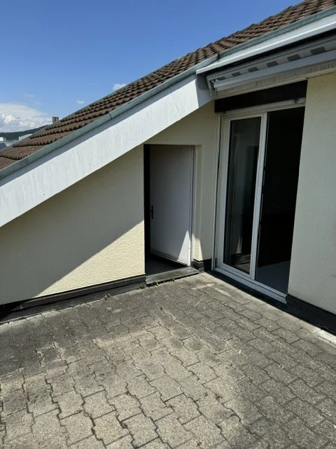Grosse, helle Dachwohnung mit grosser Dachterrasse