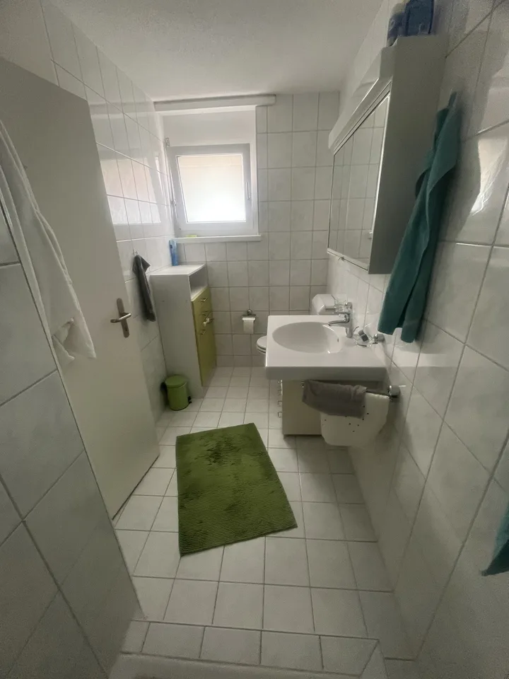 Möbliertes Zimmer (ca. 10,5m2) mit Blick auf Flughafen & Schneeberge – ideal für ZRH Flughafenpersonal (Einzug: Anfang Sept.26 oder nach Vereinbarung)