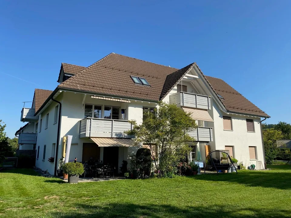 Wow! Frisch sanierte 4.5 Z-Wohnung mit sonnigem Balkon im 1. OG
