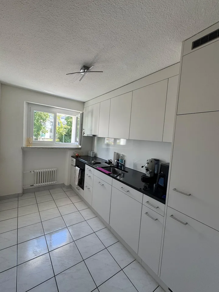 Moderne 3.5-Zimmer-Wohnung mit Balkon in Kloten