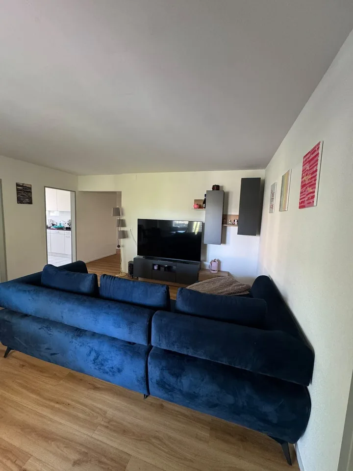 Moderne 3.5-Zimmer-Wohnung mit Balkon in Kloten