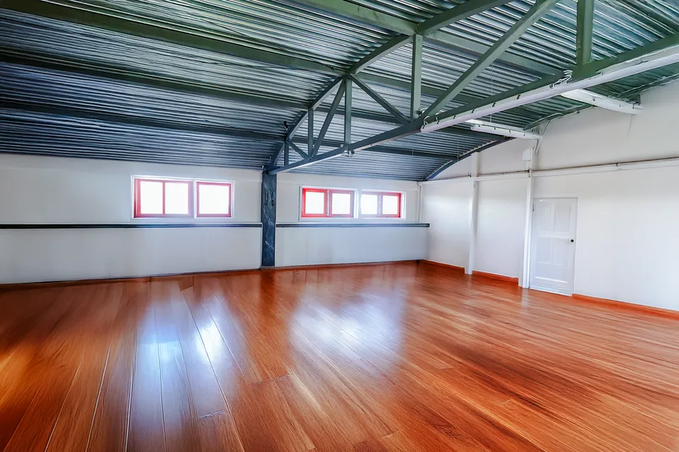 Repräsentative Gewerbefläche im Rohbau – 180 m² mit Ausbaupotenzial an zentraler Lage