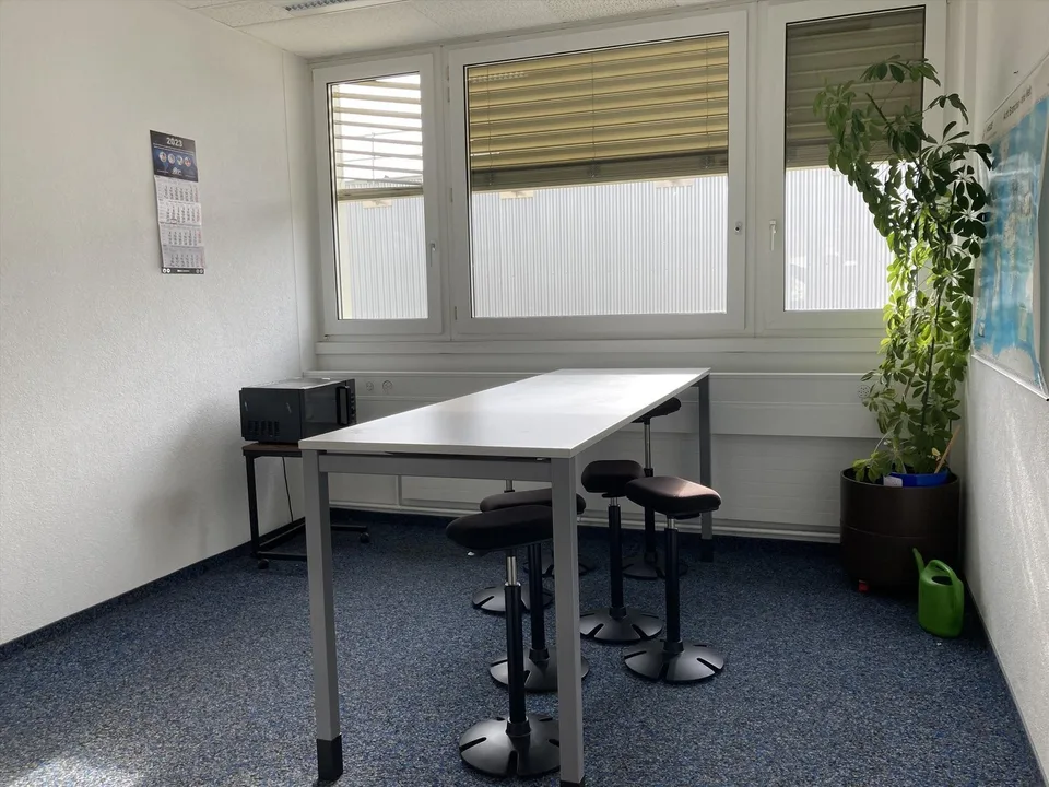 sofort bezugsfähige Büroflächen in geschäftigem Logistikindustriequartier
