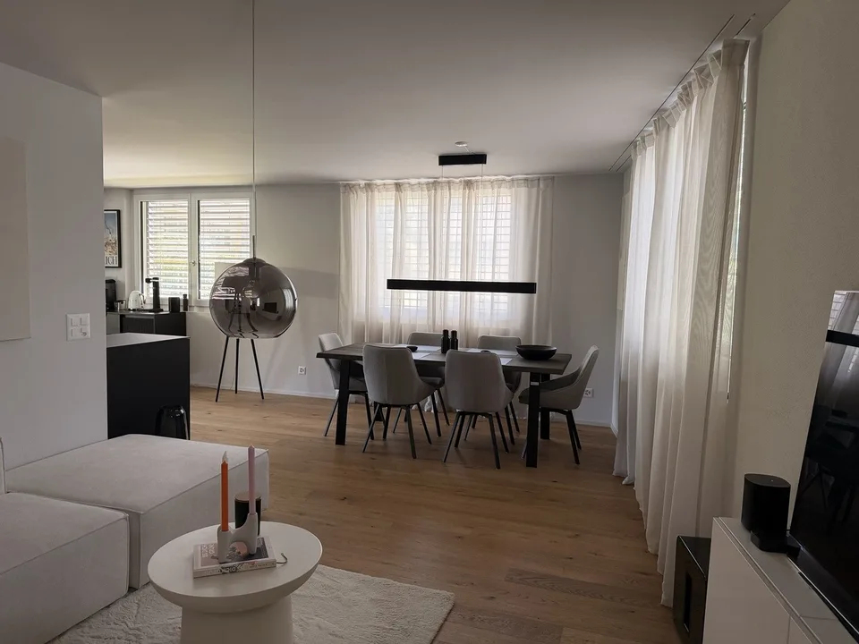 Moderne Neubauwohnung im Eigentumsstandard (3.5 Zimmer)