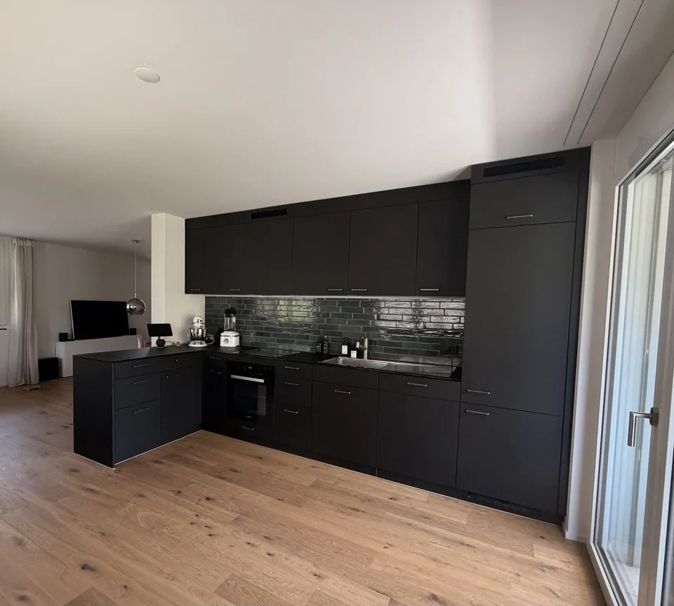 Moderne Neubauwohnung im Eigentumsstandard (3.5 Zimmer)