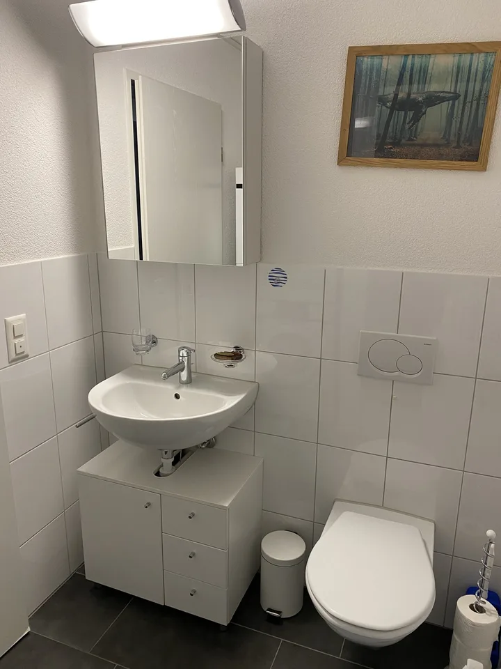 Helles Zimmer mit eigenem Bad und grossem Sitzplatz in Oberwinterthur