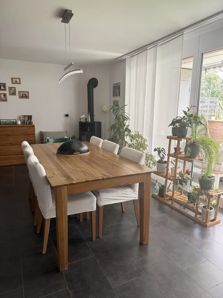 Helles Zimmer mit eigenem Bad und grossem Sitzplatz in Oberwinterthur