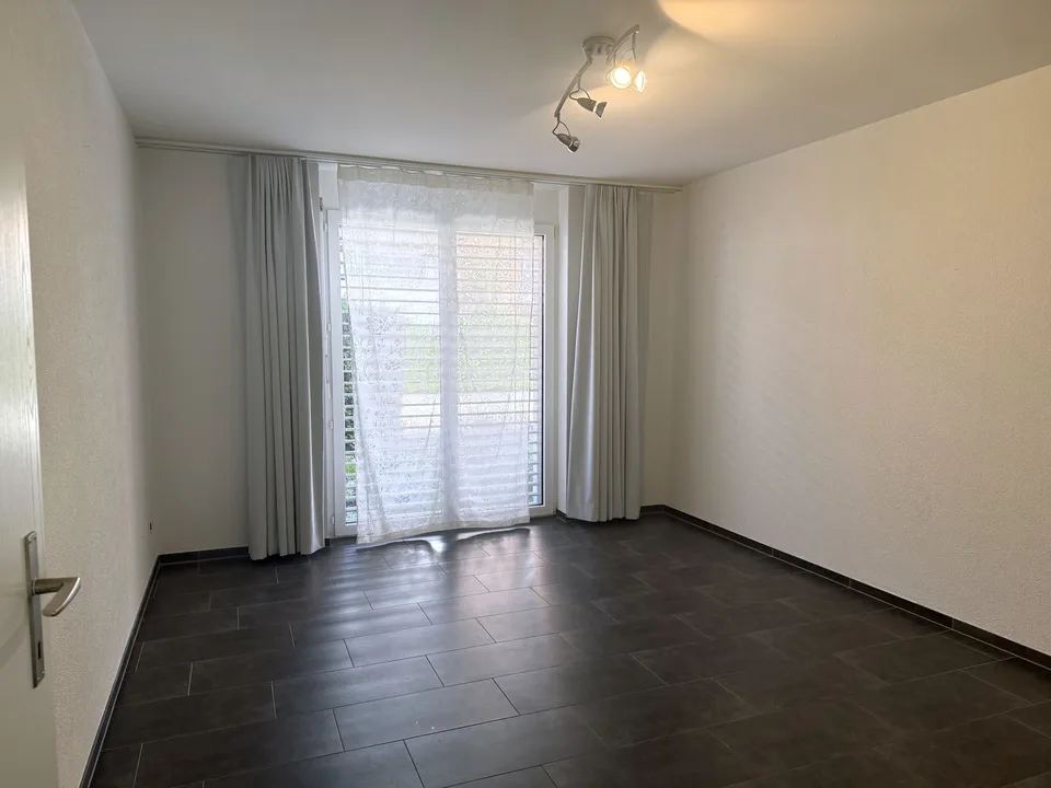 Helles Zimmer mit eigenem Bad und grossem Sitzplatz in Oberwinterthur