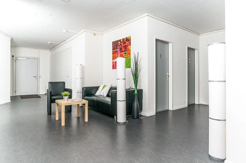 Büro-/ Praxisräumlichkeiten nur 10 Gehminuten vom Bahnhof!