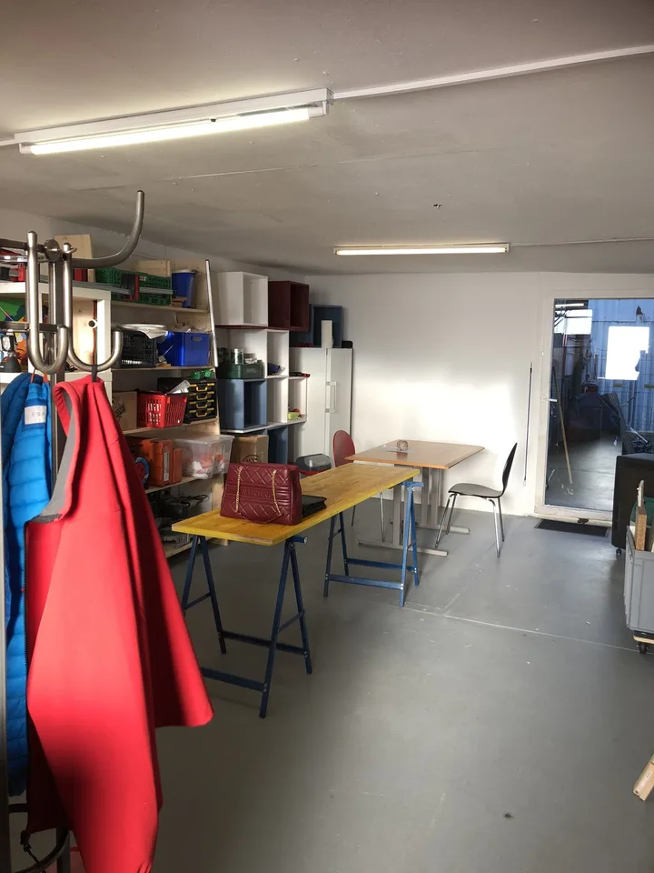 Werkstatt / Atelier mit Lagerraum und eine Art von Büro