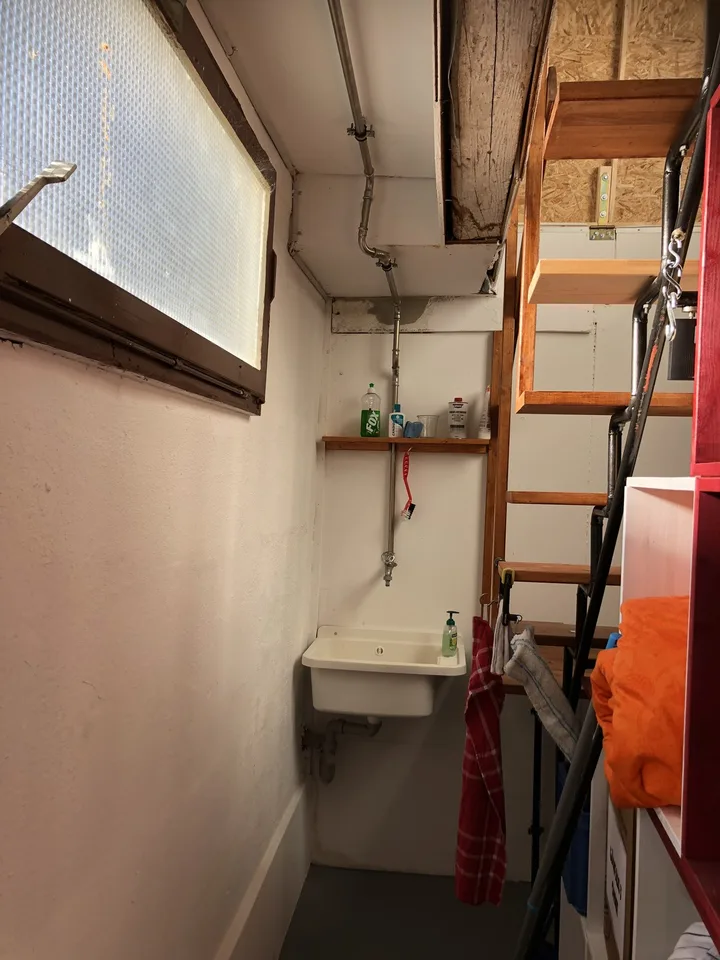 Werkstatt / Atelier mit Lagerraum und eine Art von Büro