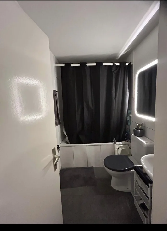 Möbliertes Zimmer