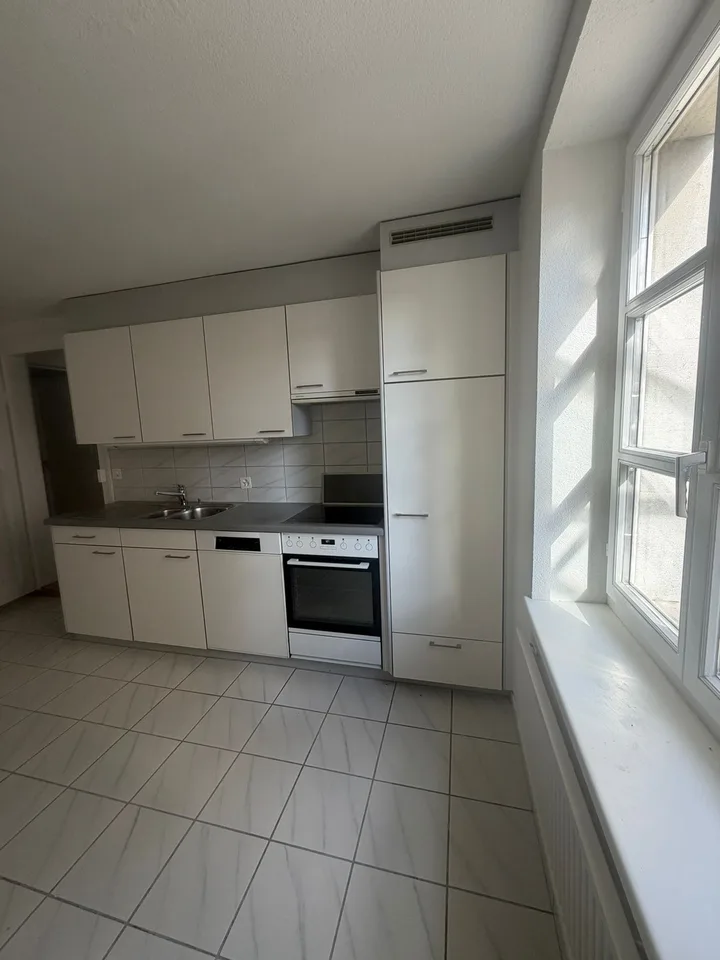 Charmante 2.5-Zimmer-Wohnung an bester Lage – nur 1 Gehminute vom Bahnhof