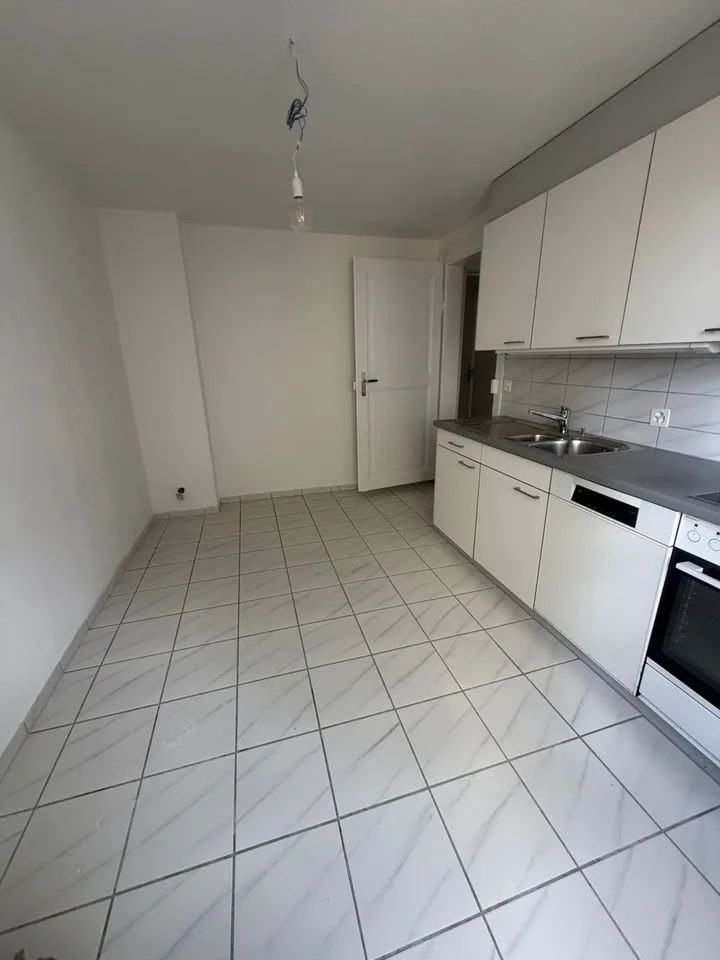 Charmante 2.5-Zimmer-Wohnung an bester Lage – nur 1 Gehminute vom Bahnhof