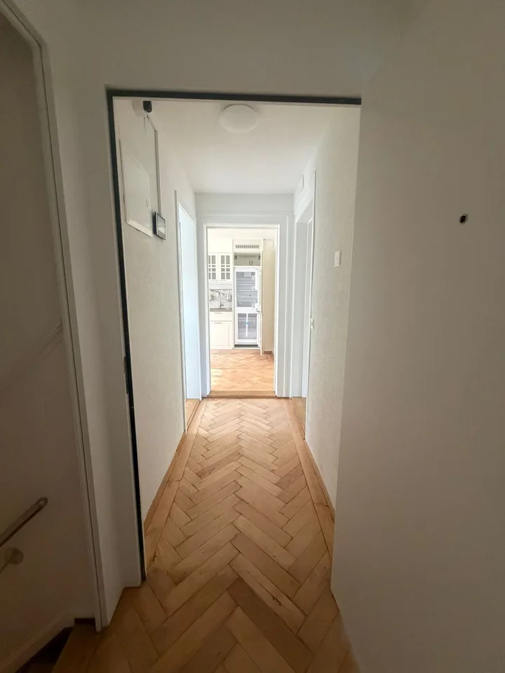 Charmante 2.5-Zimmer-Wohnung an bester Lage – nur 1 Gehminute vom Bahnhof